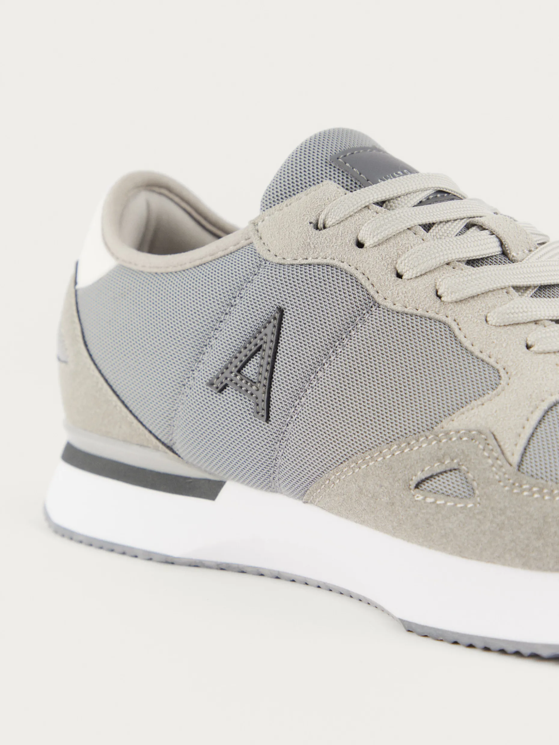 Scarpe Eleganti Dressel di Álvaro Moreno - Stile Moderno a Prezzo Accessibile