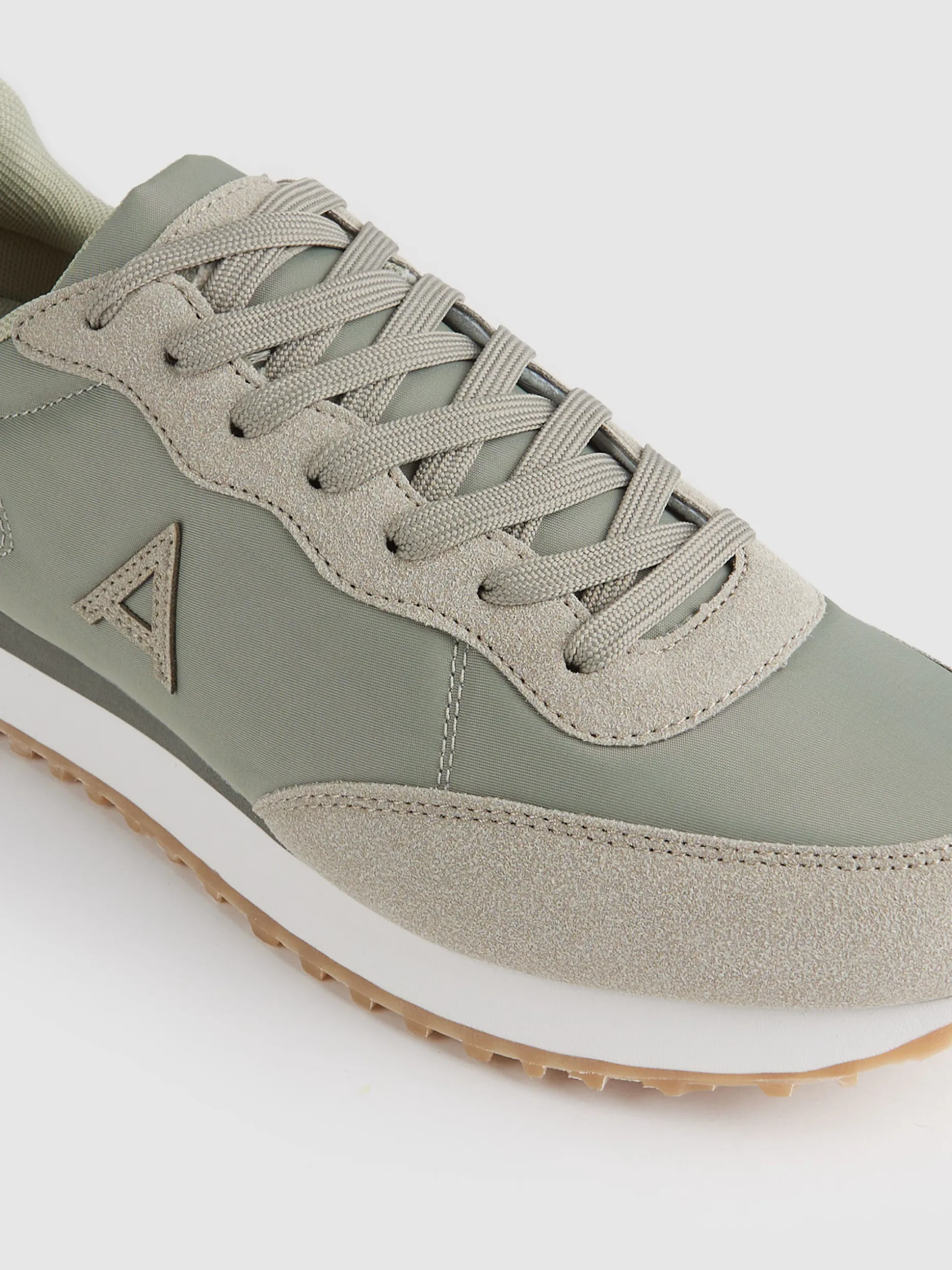 Scarpe Sportive Alvaro Moreno - Modello Ory con Sconto Imperdibile  
Design Leggero e Comfort Moderno per Stile Urbano  
Offerta Limitata su Sneakers Unisex di Alta Qualità
