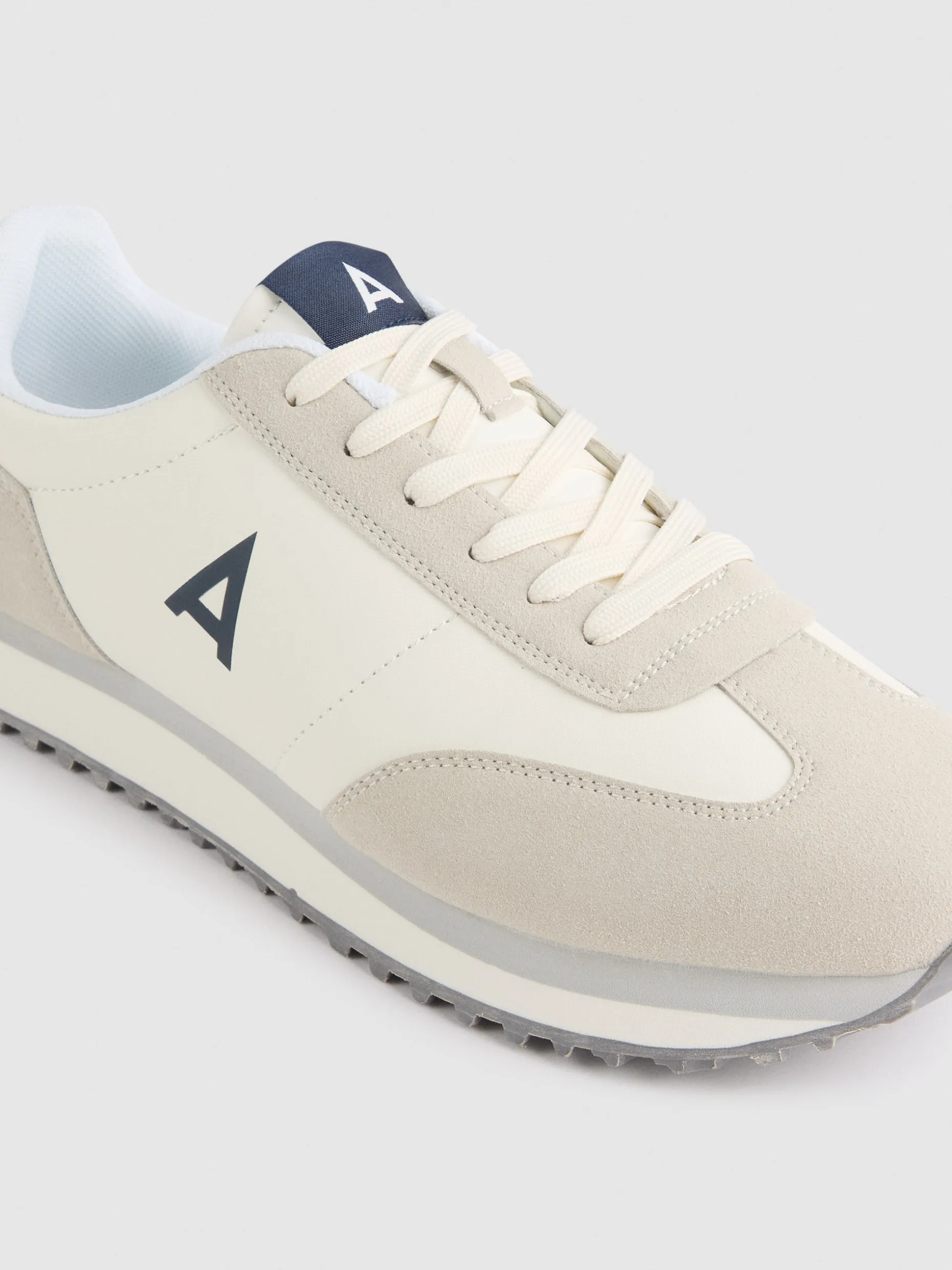 Scarpe Sportive Alvaro Moreno SLAM: Design Moderno e Prezzo Super Accessibile