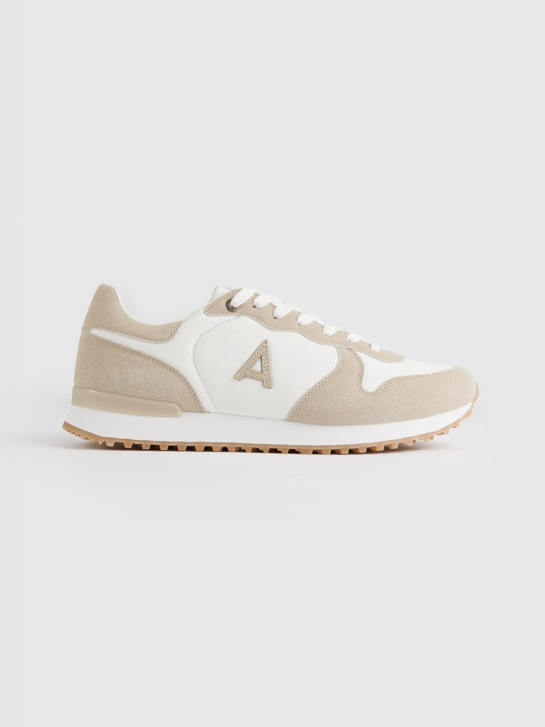 Scarpe Sportive con Vibrazioni Urbane | Collezione Esclusiva di Alvaro Moreno
