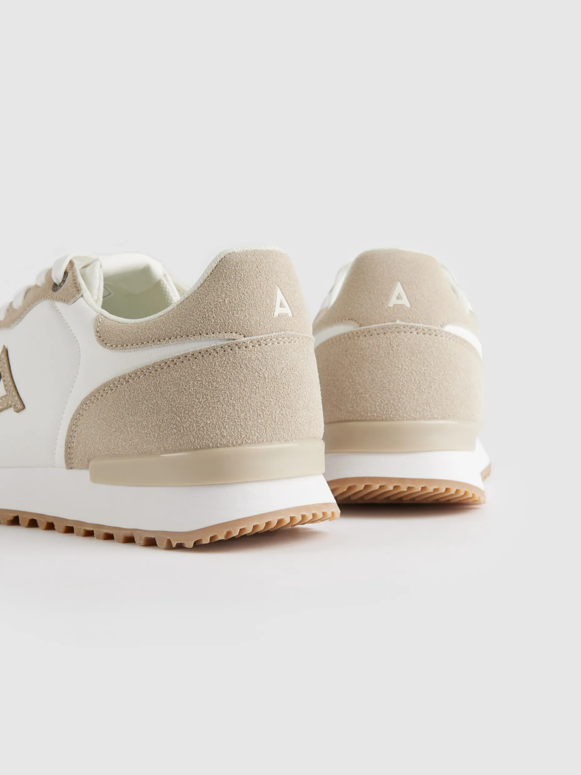 Scarpe Sportive con Vibrazioni Urbane | Collezione Esclusiva di Alvaro Moreno