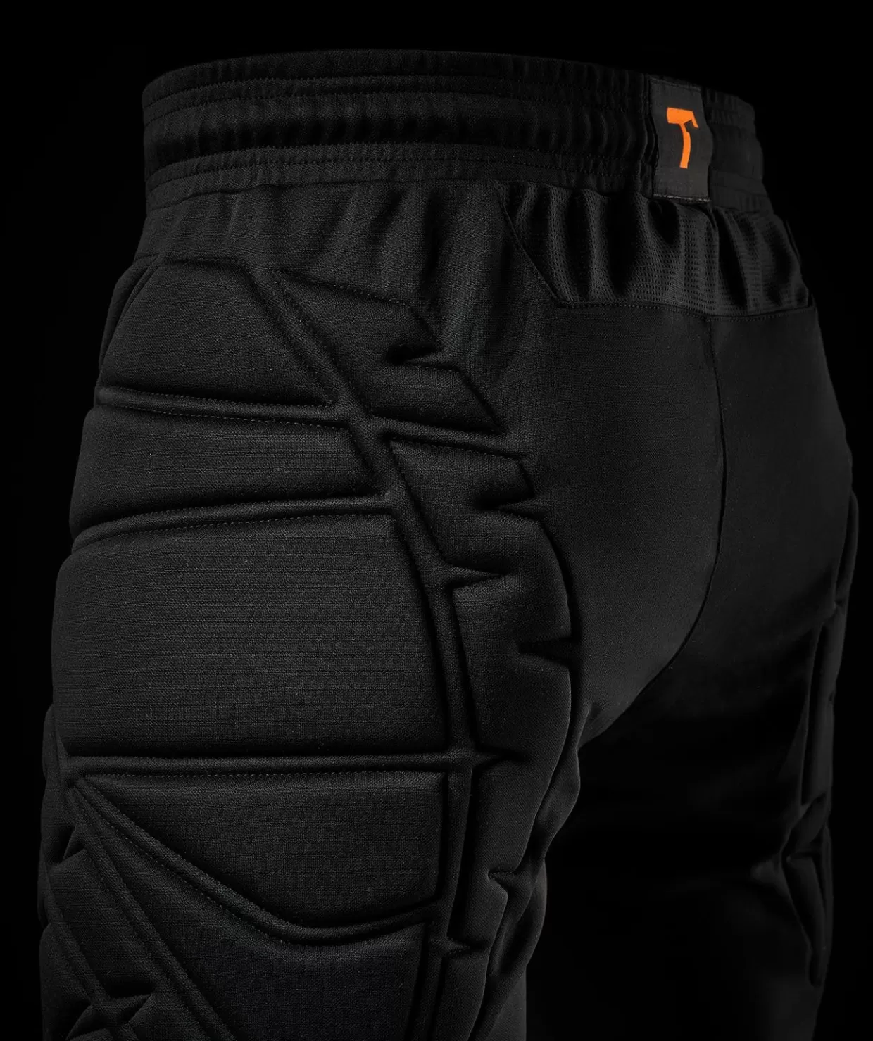 T1TAN Abbigliamento Sportivo: Magliette Traspiranti, Pantaloncini e Pantaloni Portiere 3/4 per Allenamenti Intensi