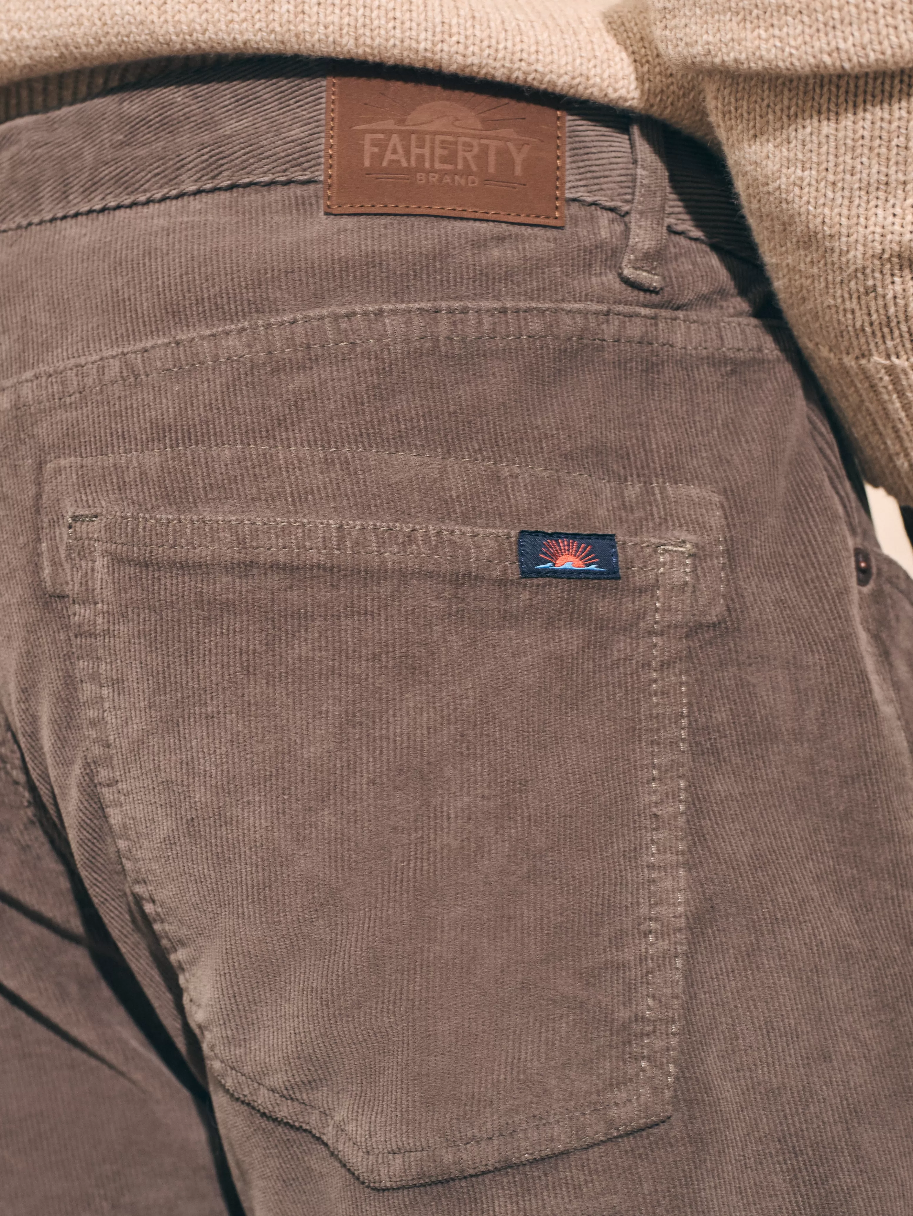 Pantaloni Uomo in Velluto a Coste Elasticizzato - Modello 5 Tasche con Cavallo 81cm | Design Confortevole e Taglio Classico - Faherty Abbigliamento Premium