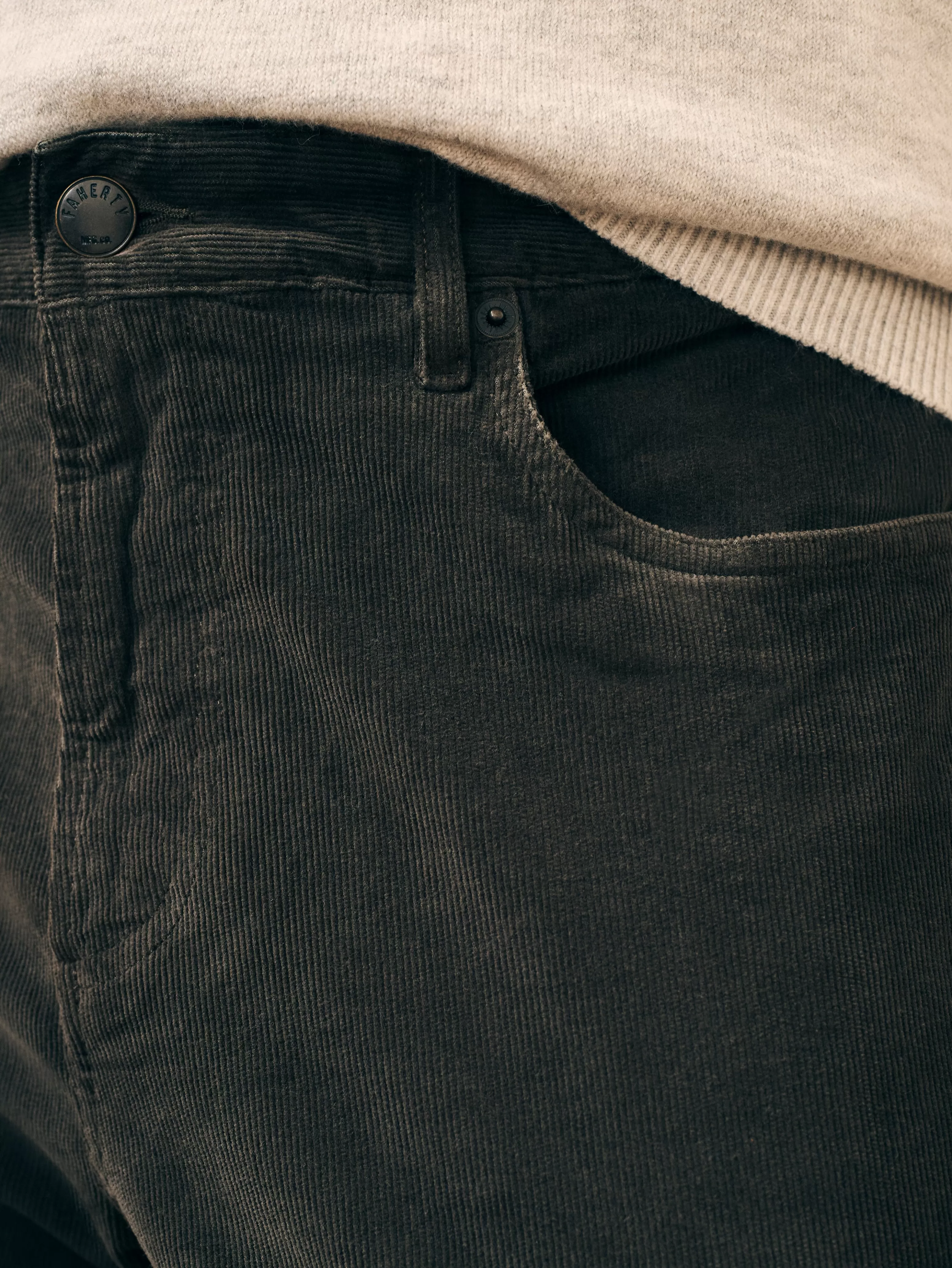 Pantaloni Confortevoli in Velluto Elasticizzato con 5 Tasche - Lunghezza Interna 34 Pollici | Faherty - Eccellenza nel Comfort per Tutto il Giorno

(Disponibile la versione lunga per massima vestibilità)
