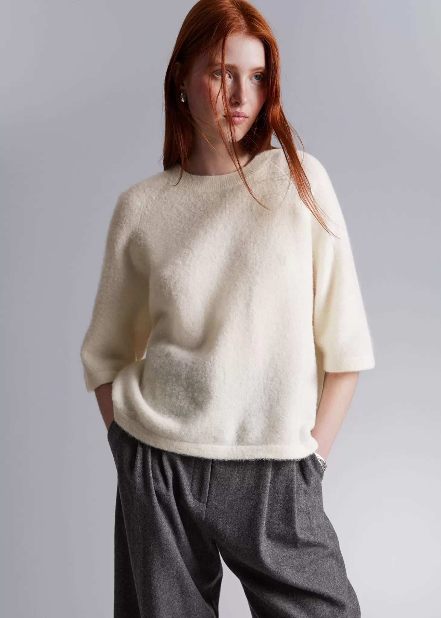 Maglietta Strik Essential in Cotone Bianco; Moda Minimalista & Other Stories - Collezione Primavera 2024