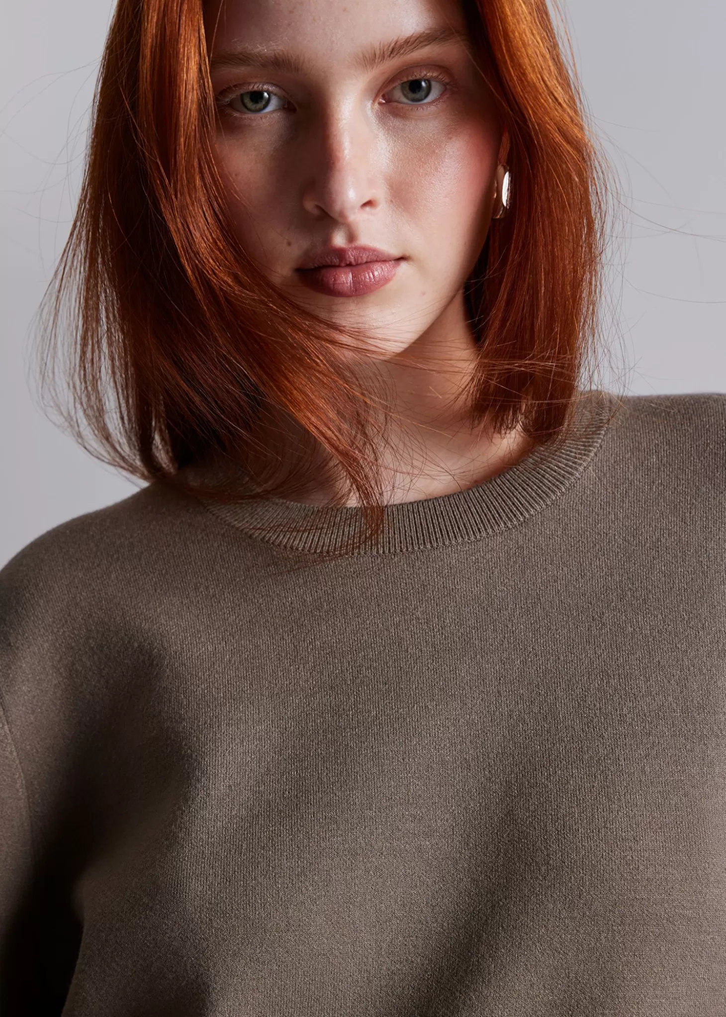 Maglione Oversize con Maniche Ampie in Tinta Unita - Stile Minimalista per Autunno/Inverno