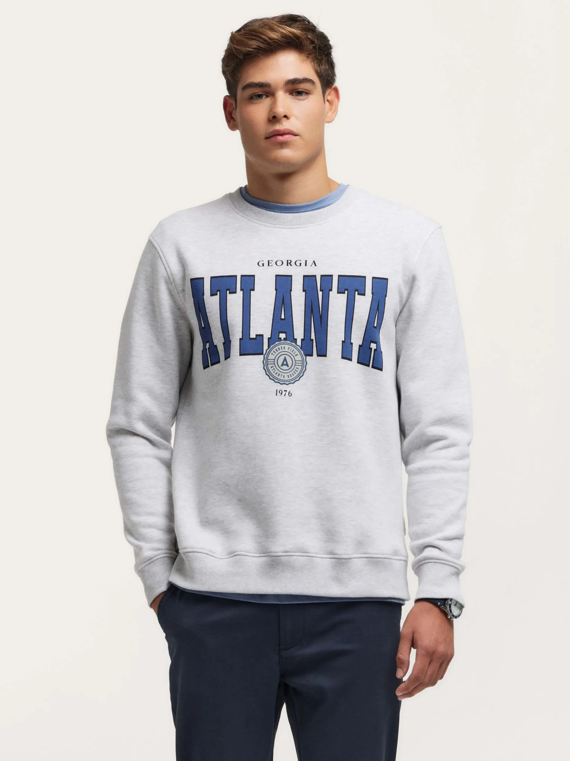 Felpa con Cappuccio Stile Atlanta | Collezione Iconica di Alvaro Moreno - Conforto Urbano e Design Moderno