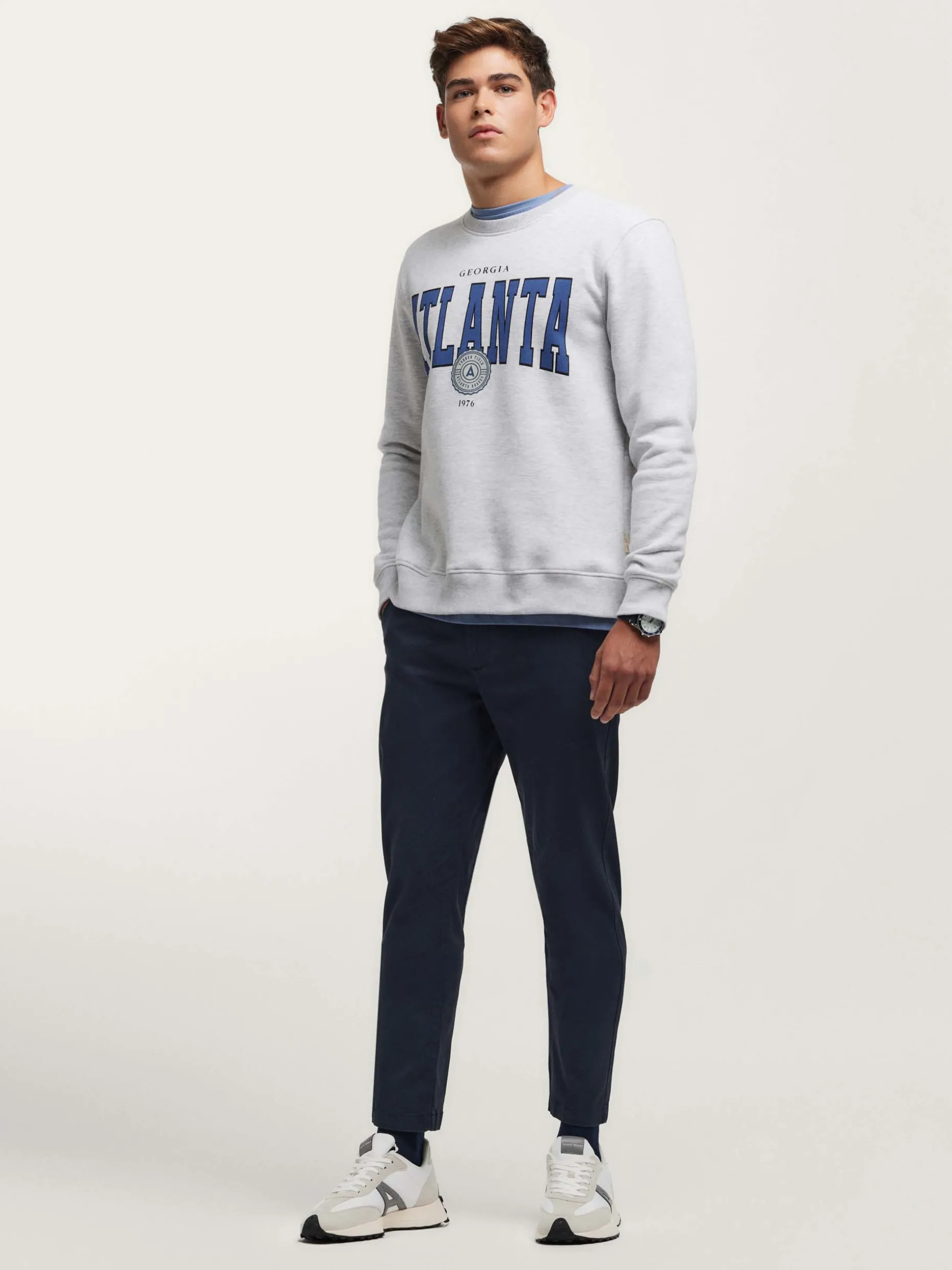 Felpa con Cappuccio Stile Atlanta | Collezione Iconica di Alvaro Moreno - Conforto Urbano e Design Moderno