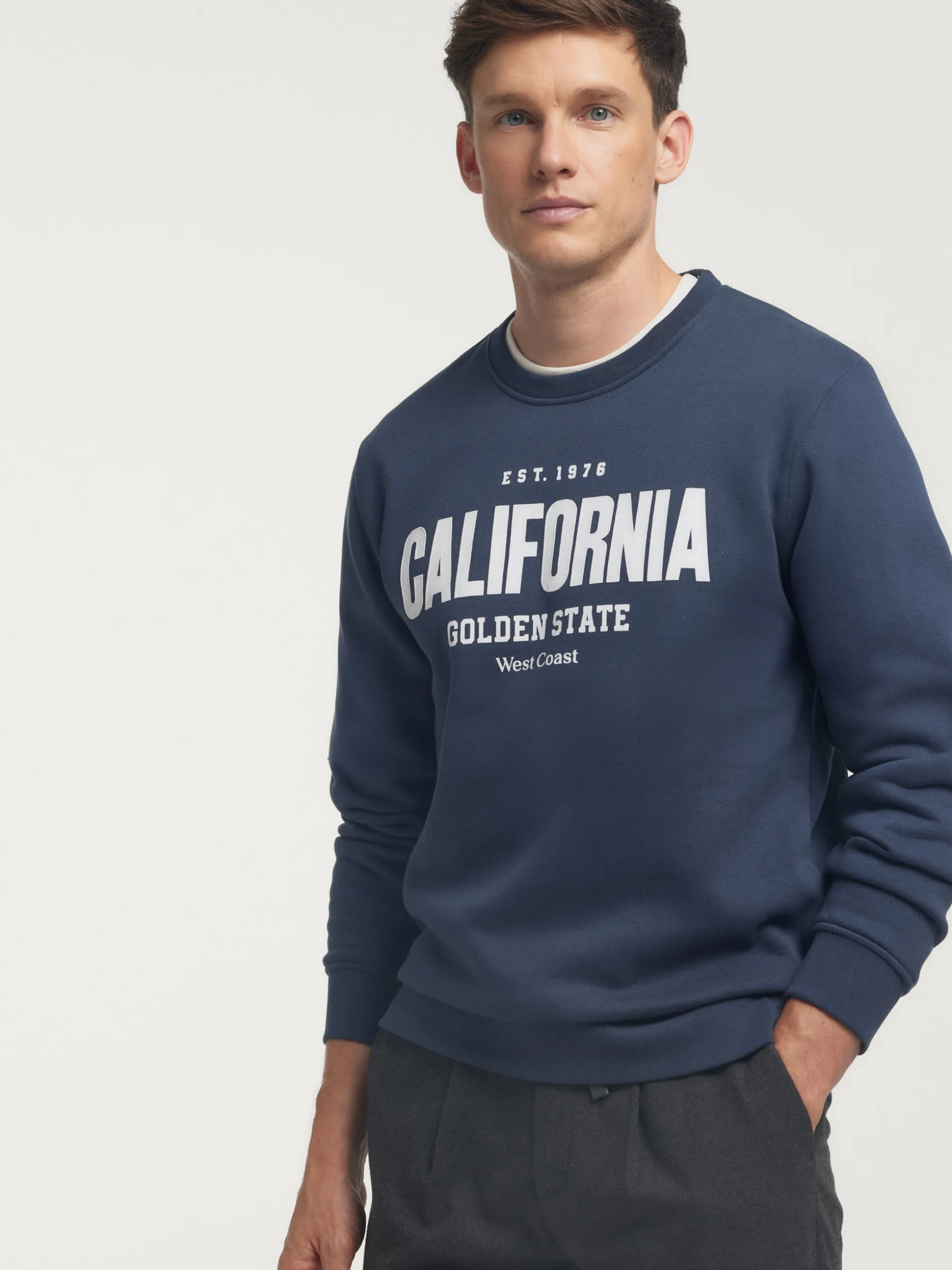 Felpa Unisex Alvaro Moreno | Stile California Casual con Cappuccio - Design Autunno-Inverno