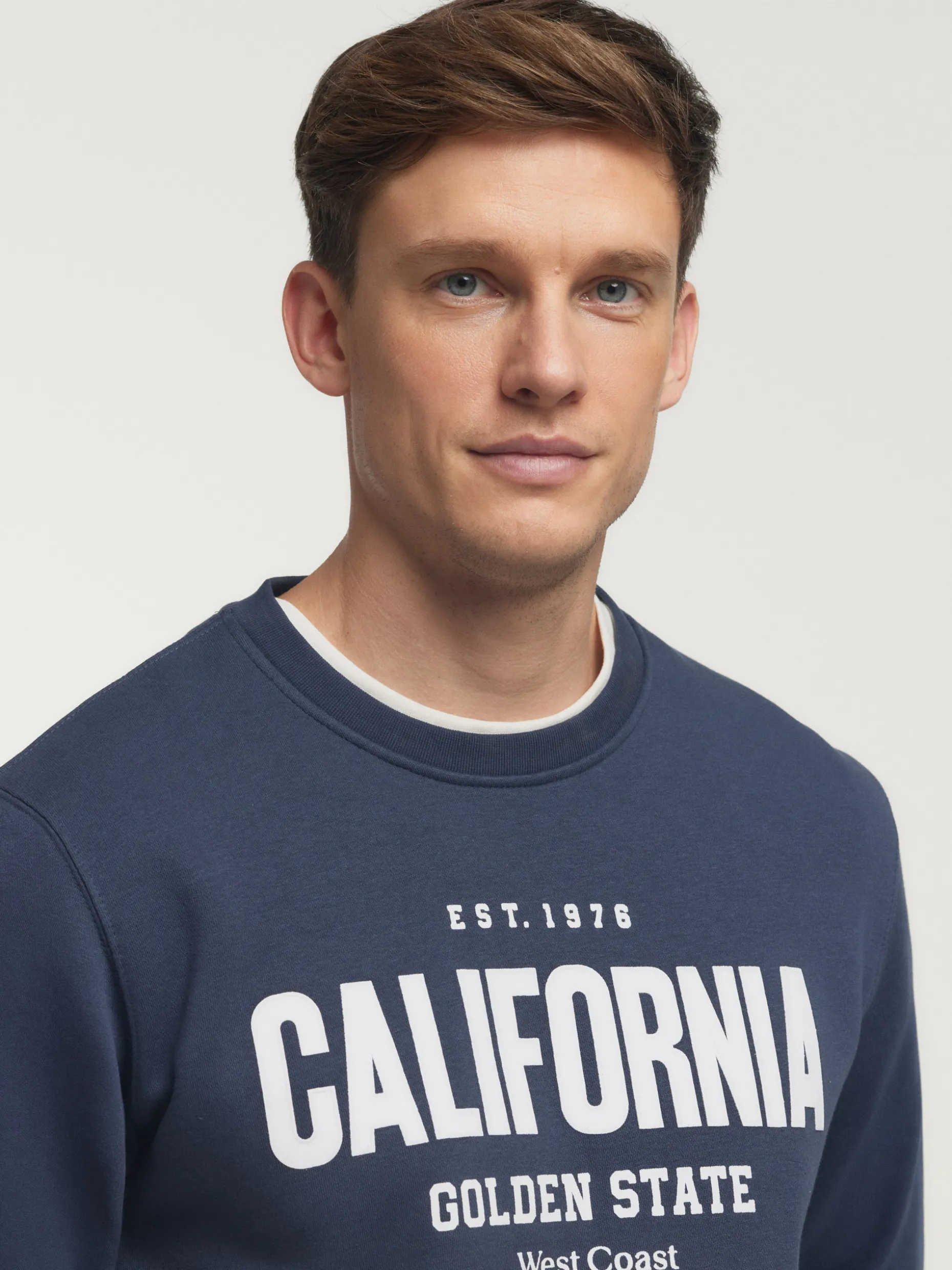 Felpa Unisex Alvaro Moreno | Stile California Casual con Cappuccio - Design Autunno-Inverno