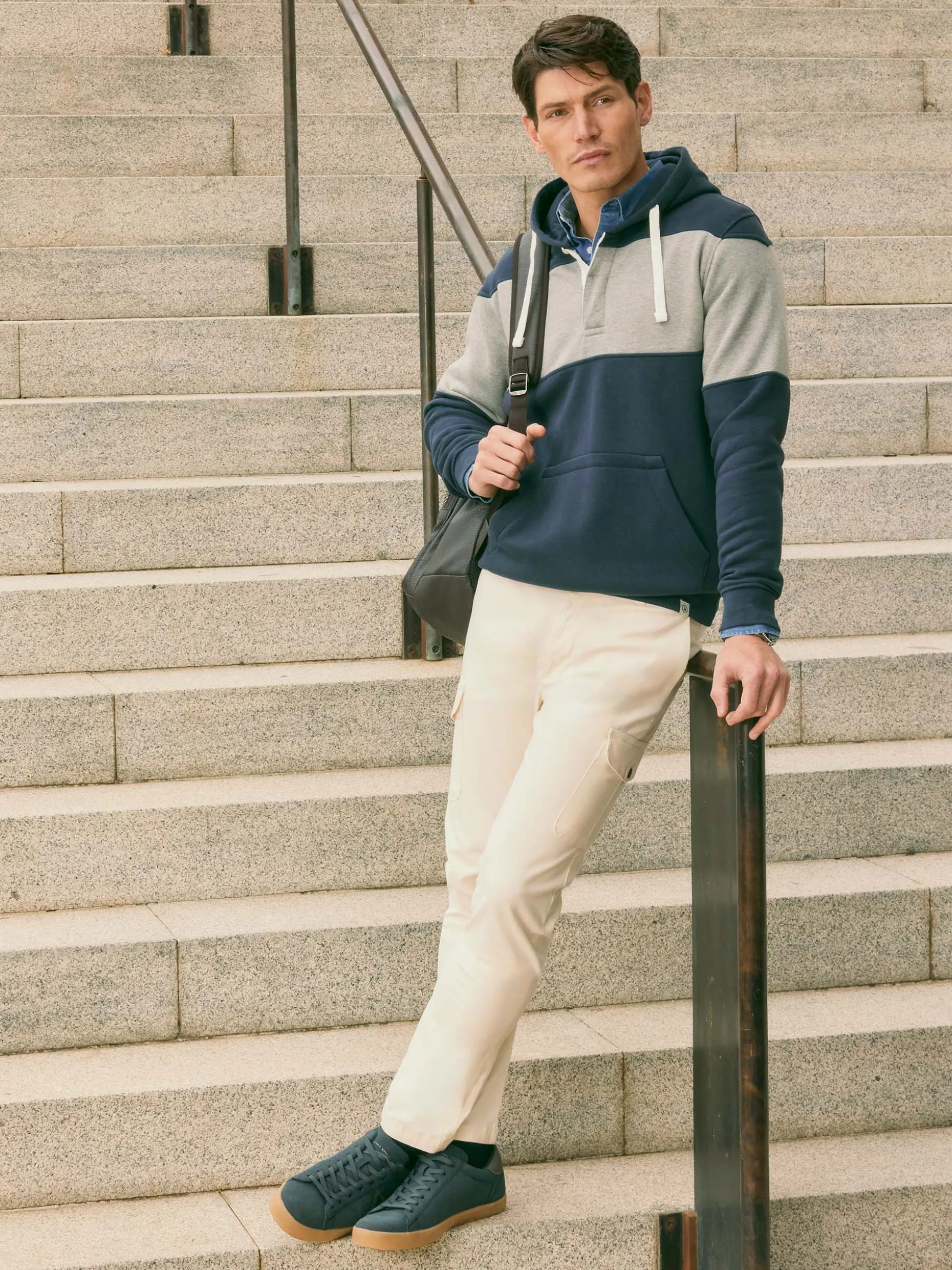 Felpa Urban Design Alvaro Moreno - Stile Relax Autunno 2023 

Capo Unisex in Pile Morbido con Taglio Moderno 

Collezione Limitata 