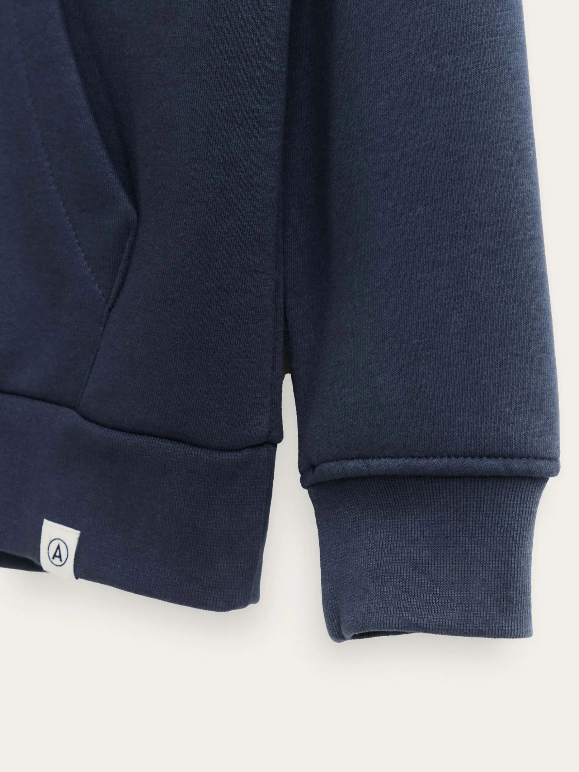 Felpa Urban Design Alvaro Moreno - Stile Relax Autunno 2023 

Capo Unisex in Pile Morbido con Taglio Moderno 

Collezione Limitata 