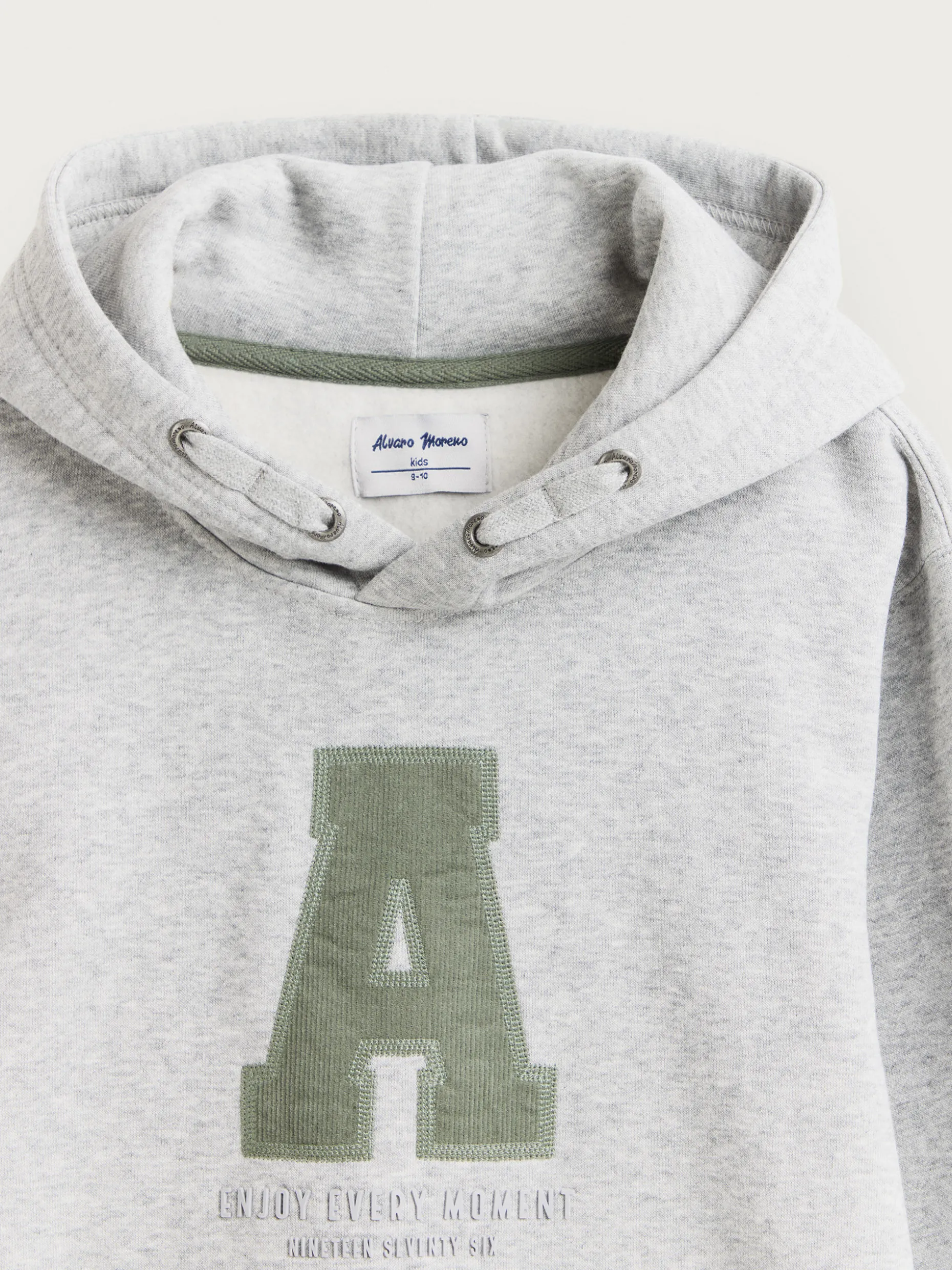 Felpa con Cappuccio per Bambini Collezione Momento - Stile Alvaro Moreno in Primi Posti