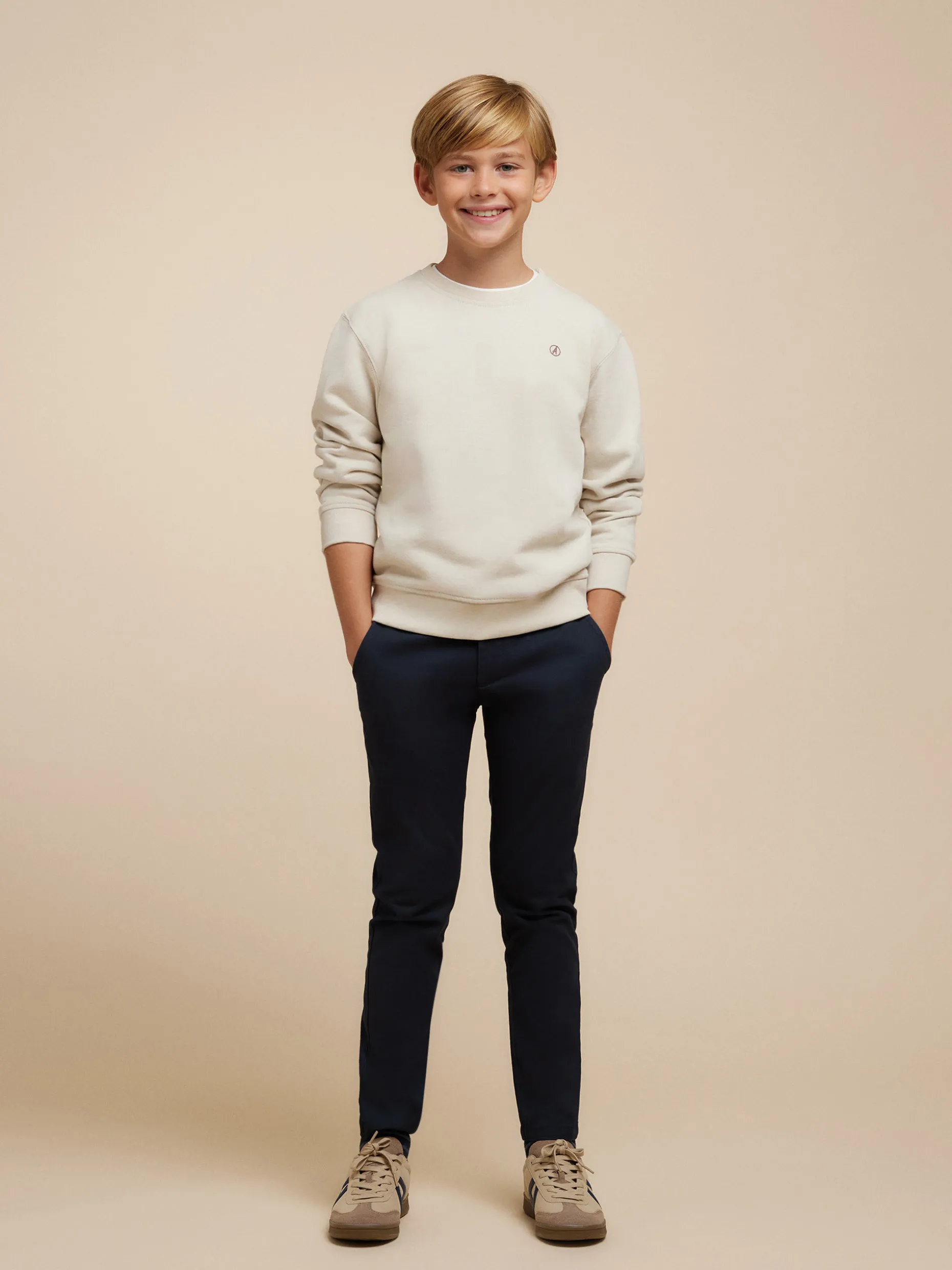 Felpa con Cappuccio Stile Giovane - Promozione Esclusiva Alvaro Moreno Junior Collection | Taglie Bambini 4-12 Anni | Tessuto Morbido e Design Accattivante per Look Casuali e Divertenti | Ideale per il Tempo Libero e Attività All'Aperto