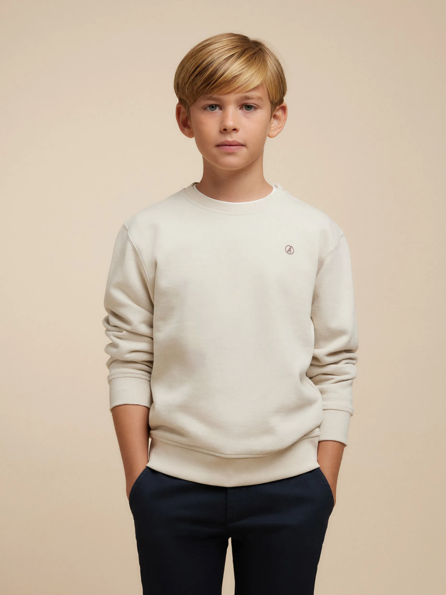 Felpa con Cappuccio Stile Giovane - Promozione Esclusiva Alvaro Moreno Junior Collection | Taglie Bambini 4-12 Anni | Tessuto Morbido e Design Accattivante per Look Casuali e Divertenti | Ideale per il Tempo Libero e Attività All'Aperto