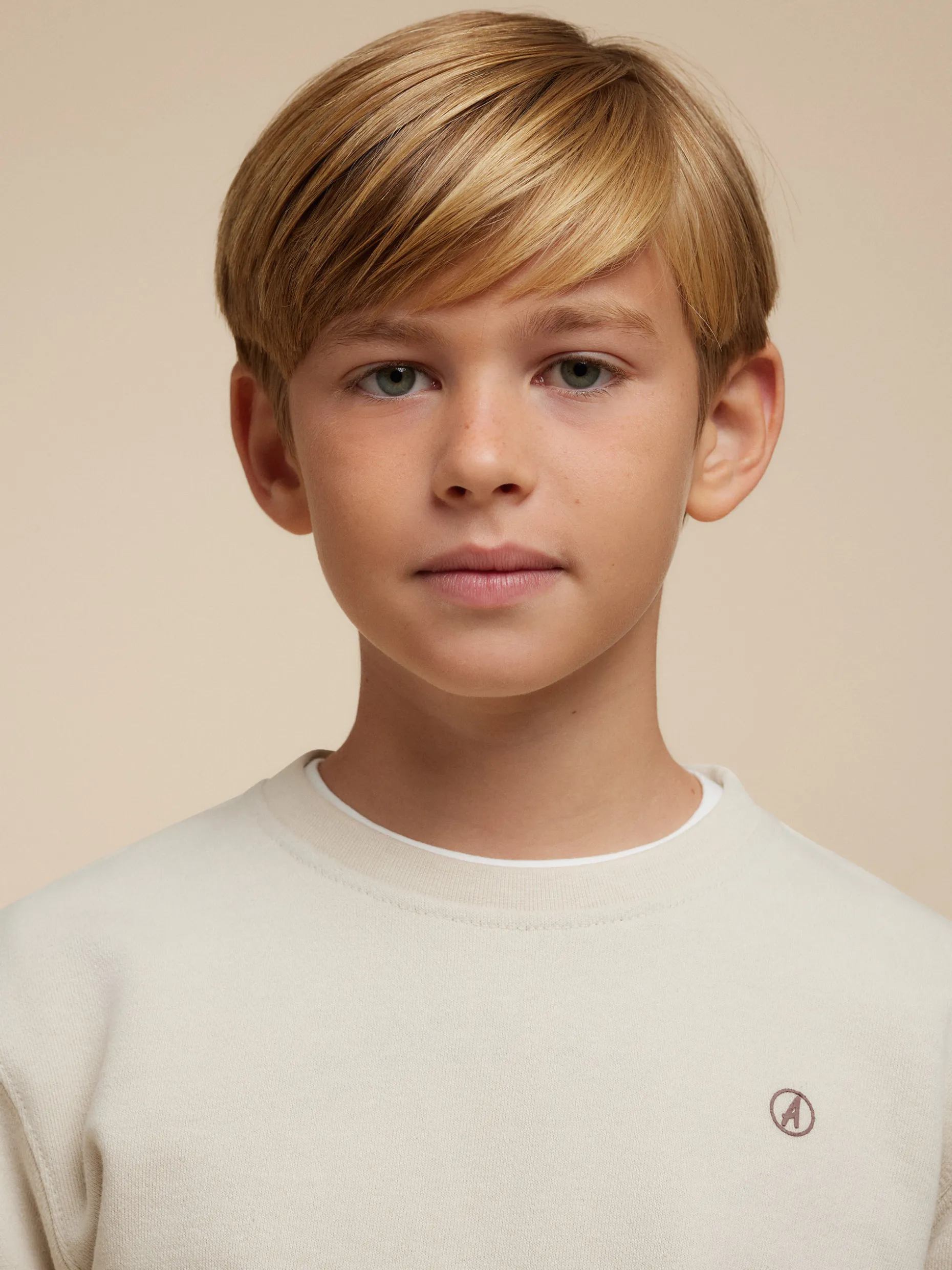 Felpa con Cappuccio Stile Giovane - Promozione Esclusiva Alvaro Moreno Junior Collection | Taglie Bambini 4-12 Anni | Tessuto Morbido e Design Accattivante per Look Casuali e Divertenti | Ideale per il Tempo Libero e Attività All'Aperto