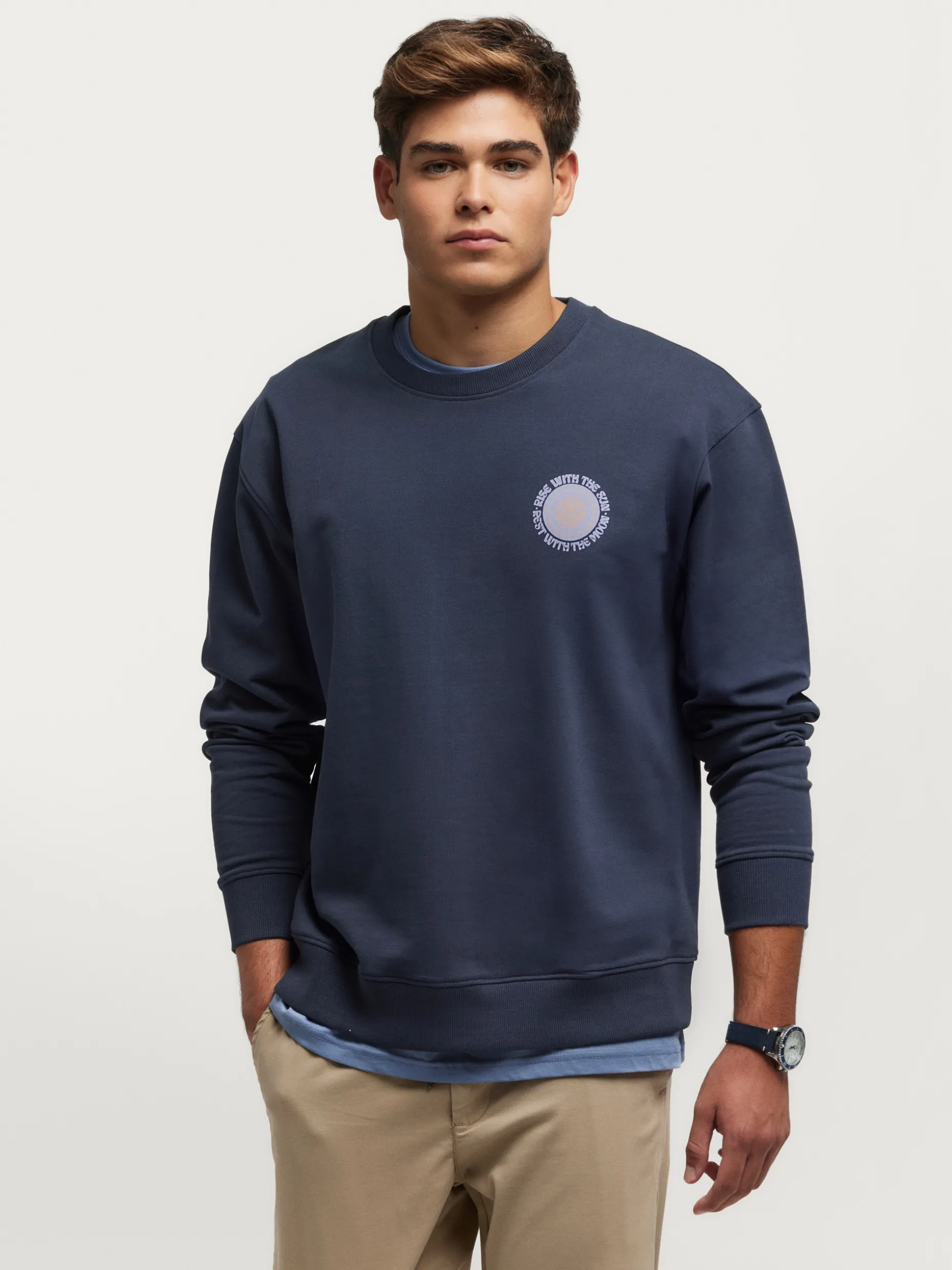 Felpa Oversized SUN | Design Esclusivo di Álvaro Moreno - Stile Moderno per Autunno/Inverno 2023 - Maglione Casual con Cappuccio in Tessuto Ecologico - Conforto Premium per Look Urbani