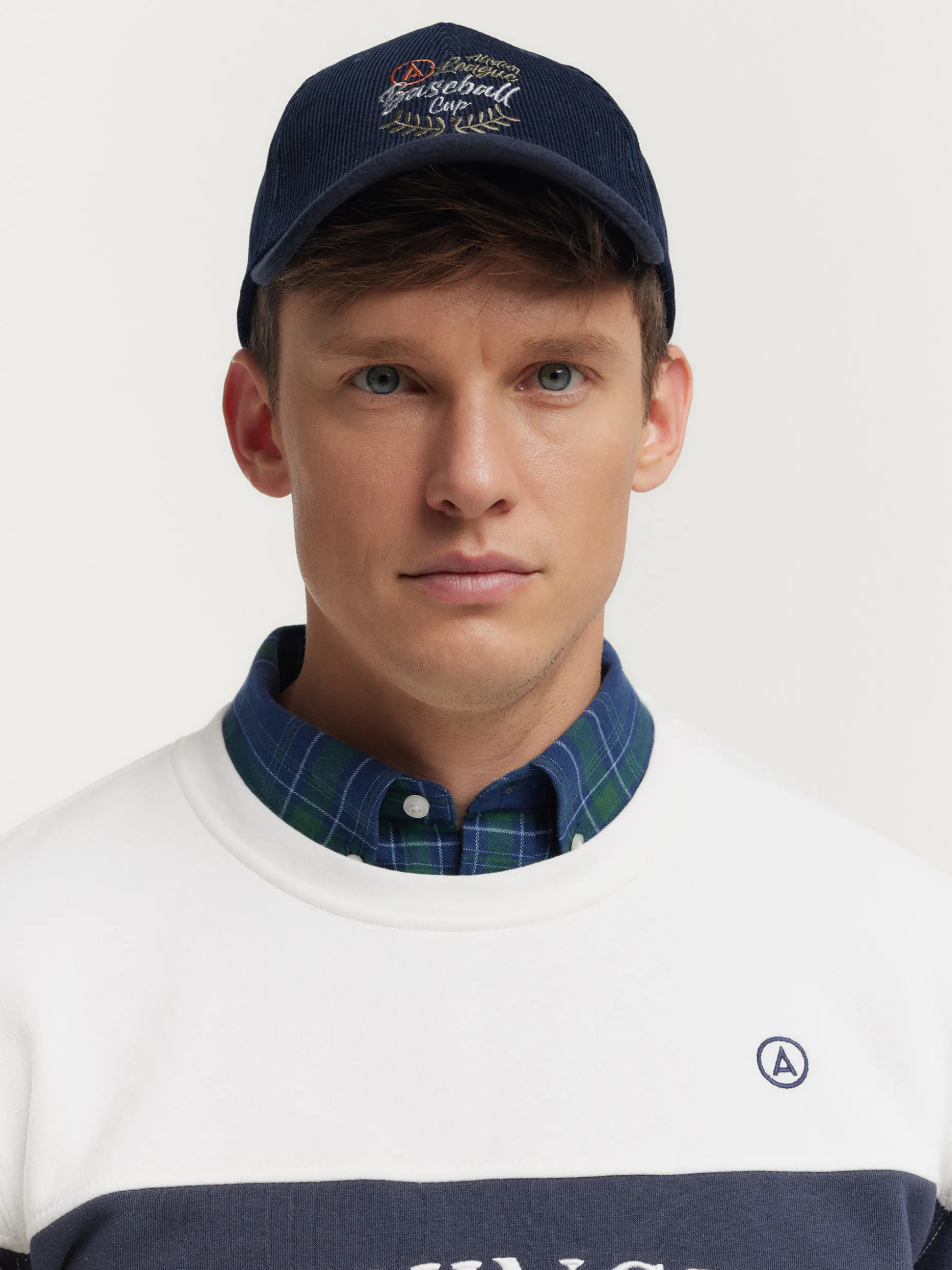Felpa con Cappuccio Washington - Stile Urbano Unisex | Design Comodo Autunno-Inverno 2024 - Collezione Alvaro Moreno