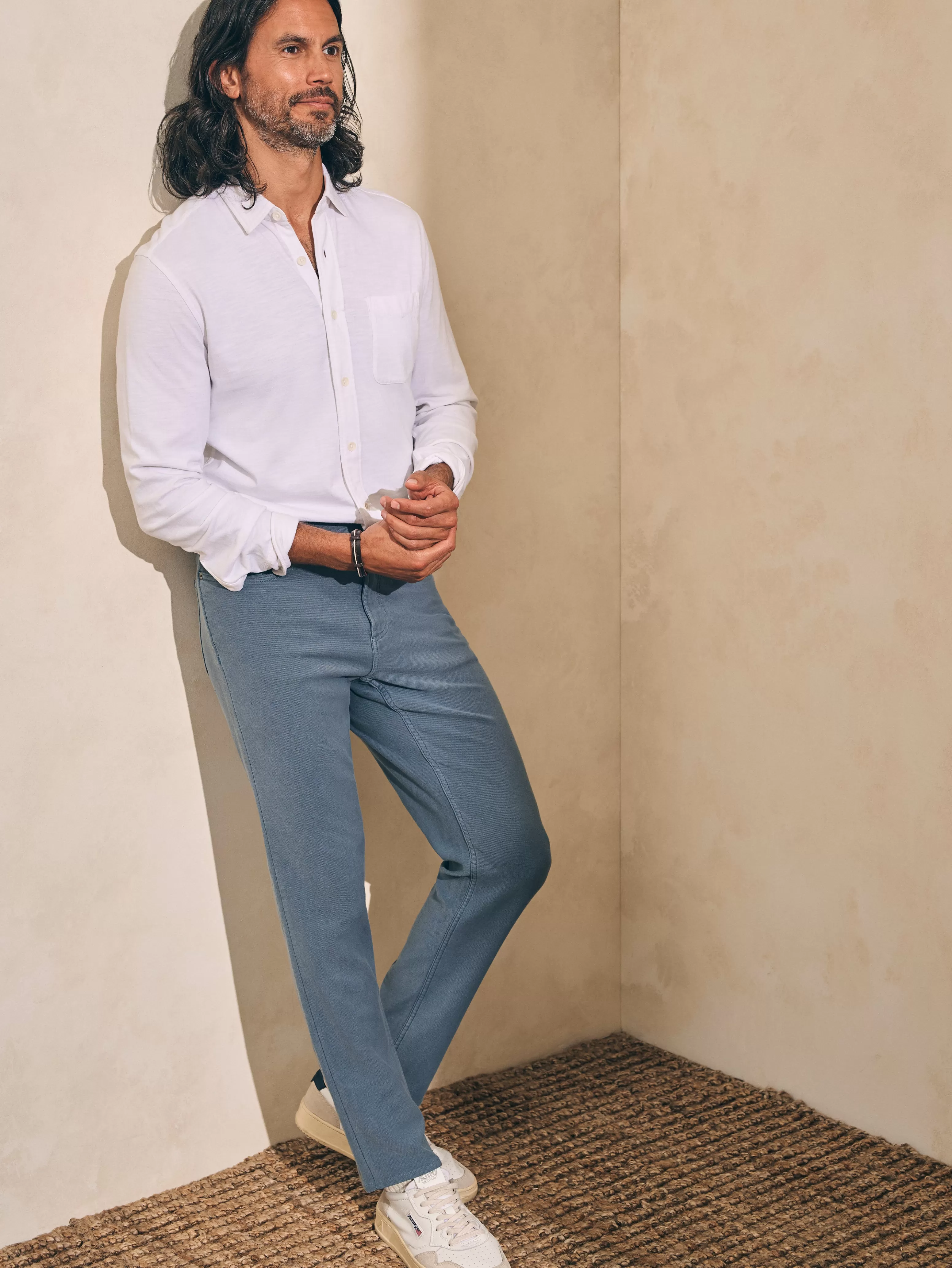 Maglia in Cotone Sbiancato con Tasca Unica - Modello Allungato per Look Casual｜Faherty - Collezione Estate