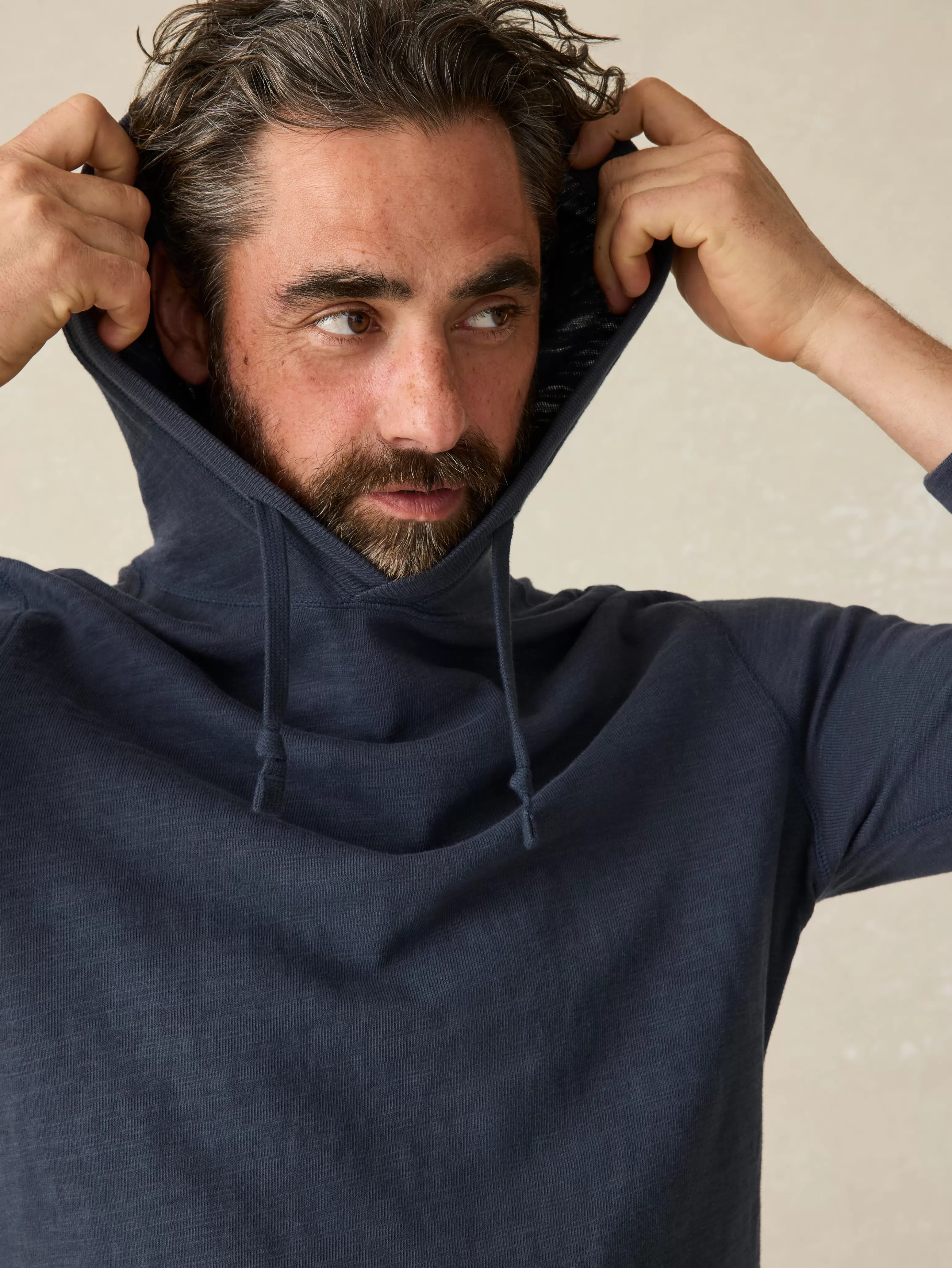 Felpa con cappuccio a trama irregolare effetto sbiadito - Modello allungato | Outlet Faherty