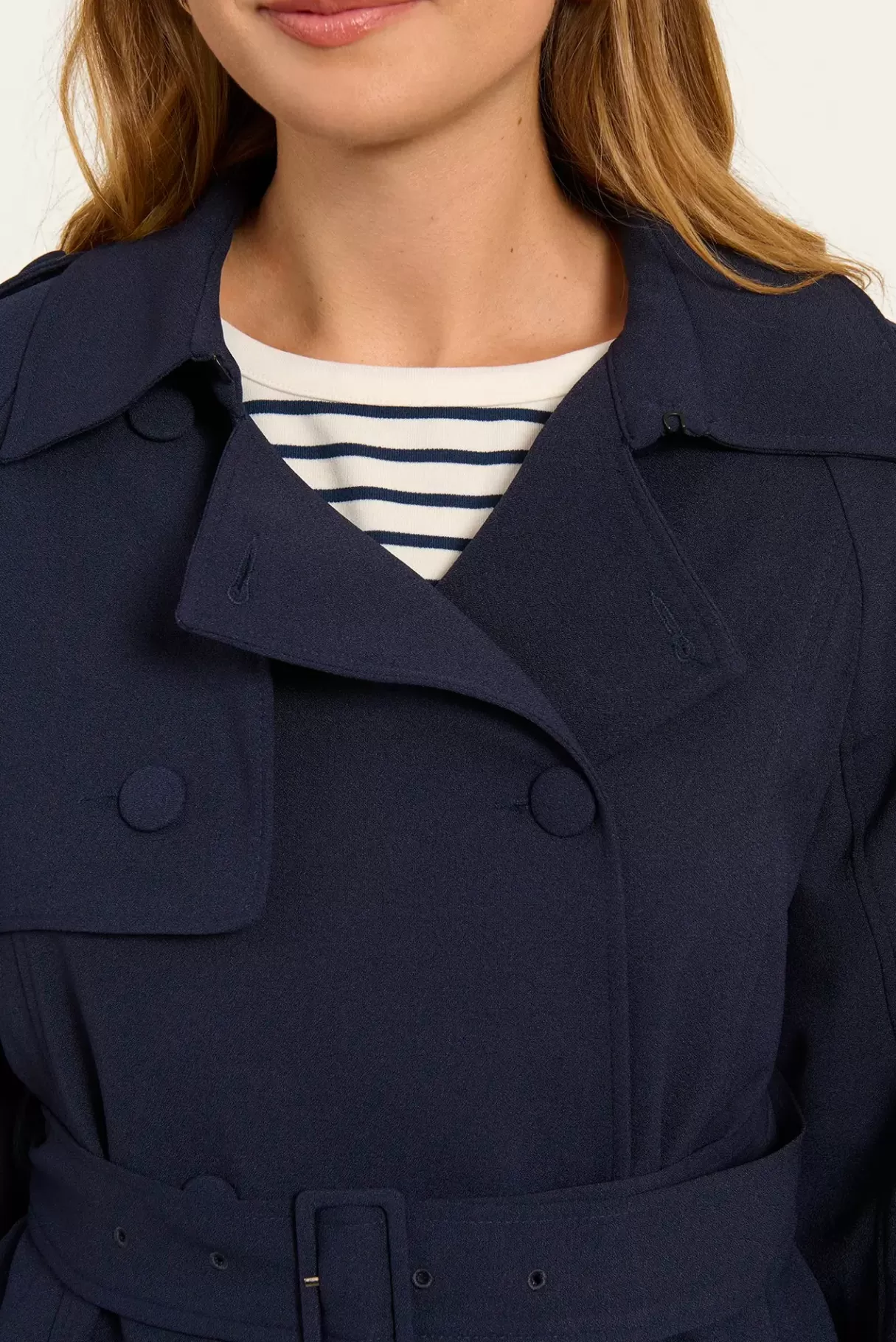NAF NAF | Cappotti & Trench Eleganti con Cintura - Modello Brienne in Blu Notte, Impermeabile Ultima Collezione