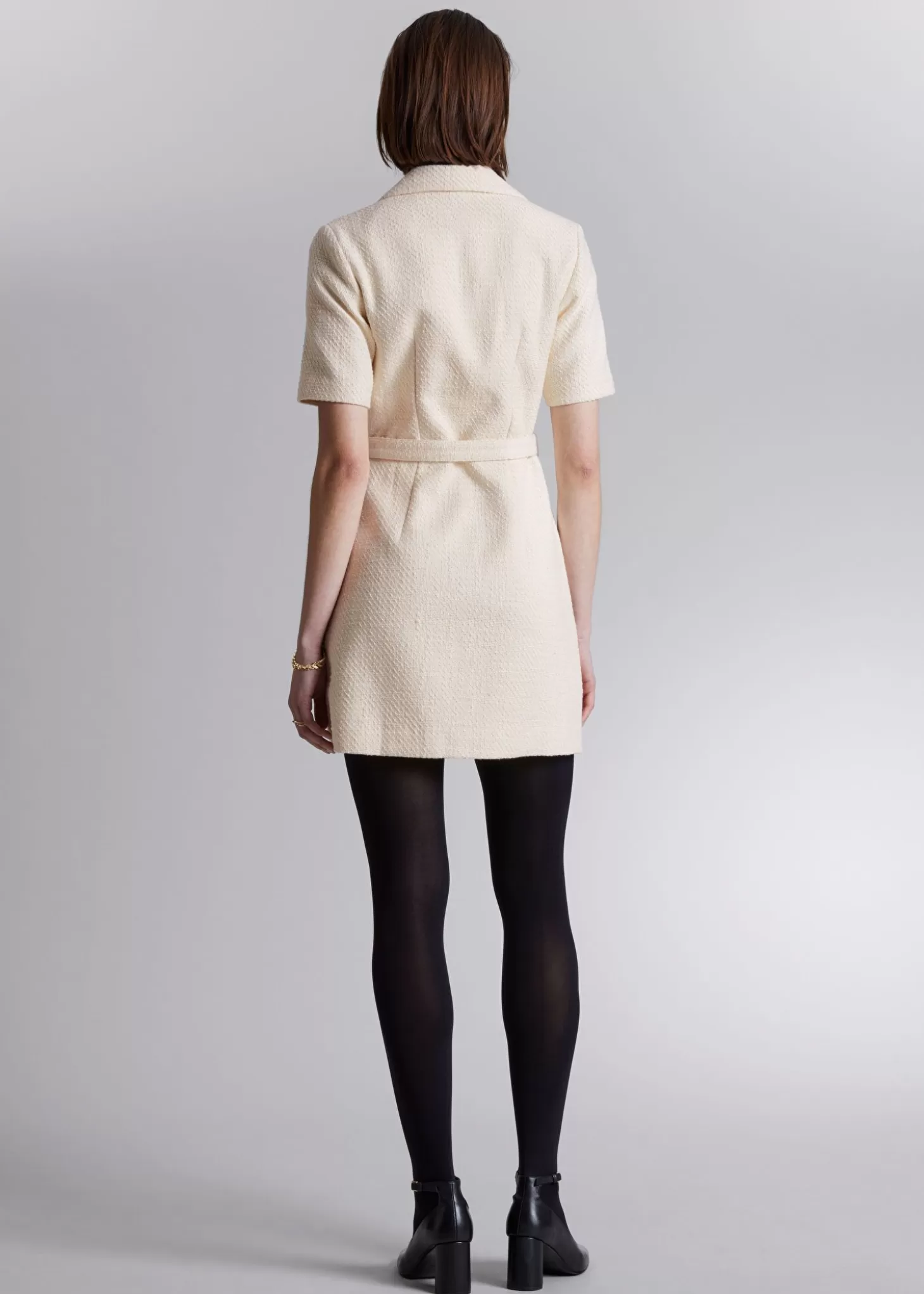 Mini gonna in tweed con cinturino e linea morbida - Design essenziale & Other Stories