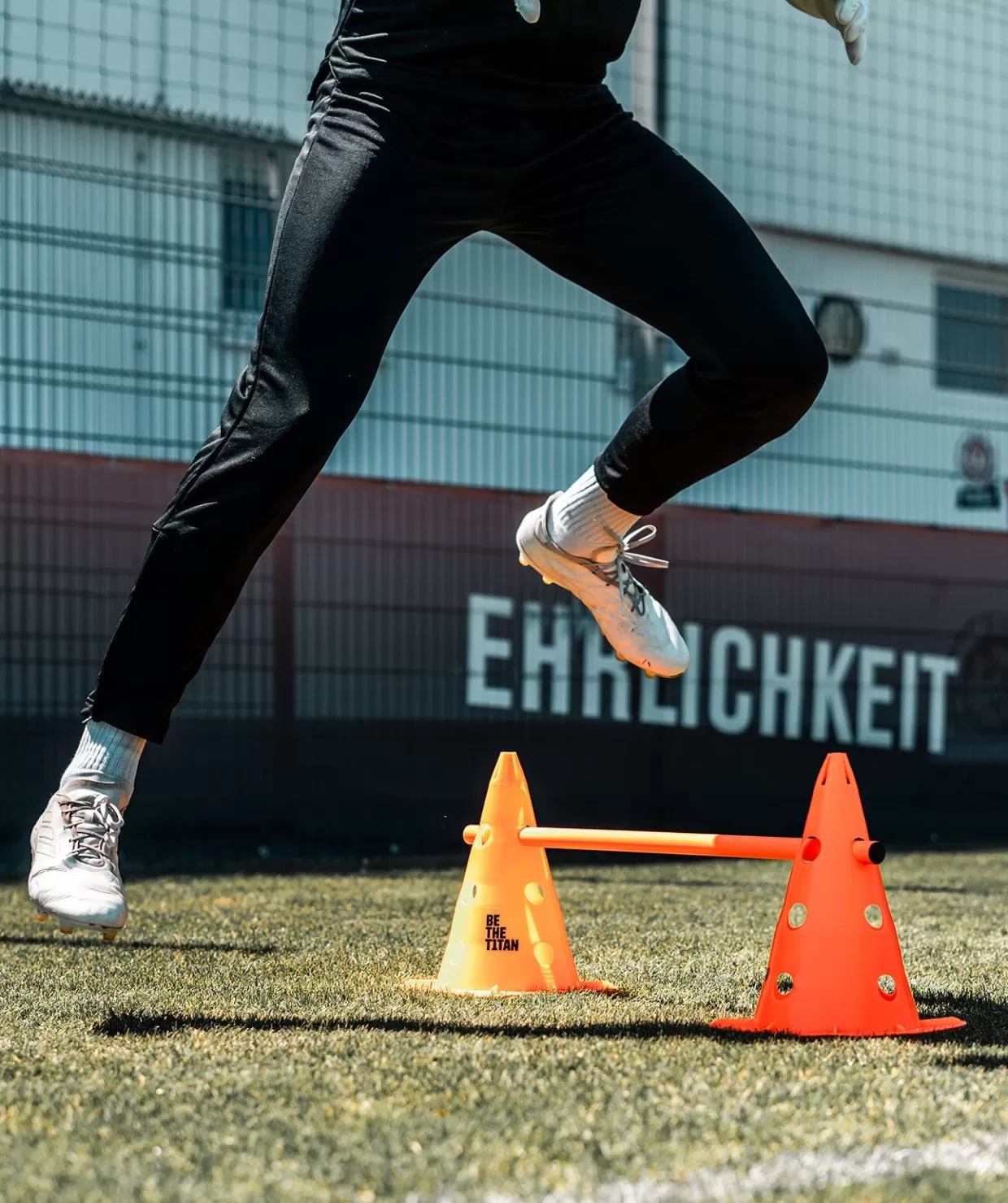 Attrezzo Professionale T1-TAN per Slalom con Palo Regolabile - Strumento per Allenamento Agilità
