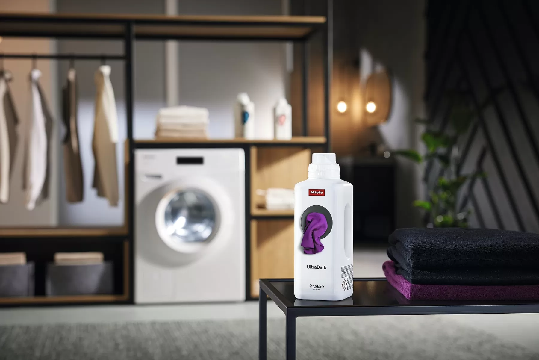 Detergente Concentrato Miele Ultradark - 1,5L per Capi Scuri con Protezione Colori Intensa 

Formula Professionale per Lavatrici - Cura Delicata del Tessuto, 1500ml di Soluzione Ipoallergenica 

Ideale per Nero Profondo e Indumenti Scuri - Con Tecnologia Anti-Sfregamento e Lunga Durata 

[Nuova Ricarica EcoSostenibile] Mantiene Morbidezza e Brillantezza dei Vestiti a Lungo Termine