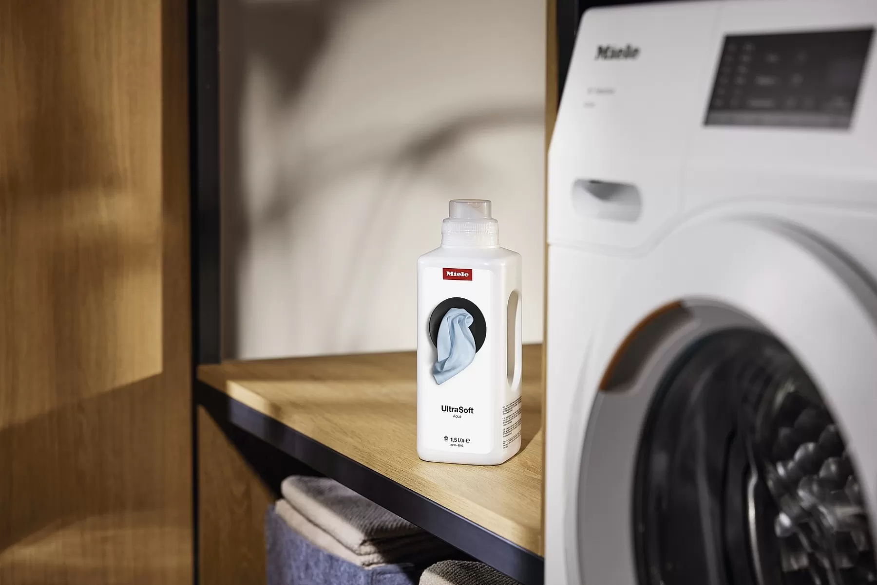 Miele Ammorbidente Ultrasoft per Lavatrici - Confezione Eco da 1,5L con Profumo di Fiori di Cotonificio