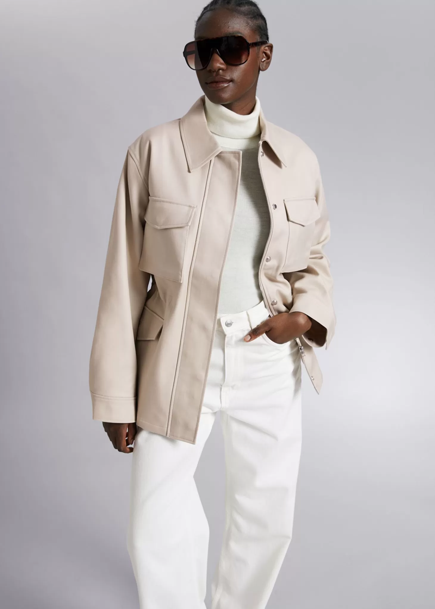 Giacca Utility Beige Chiaro con Dettagli Funzionali - Autunno 2023 | Sale & Other Stories Collection