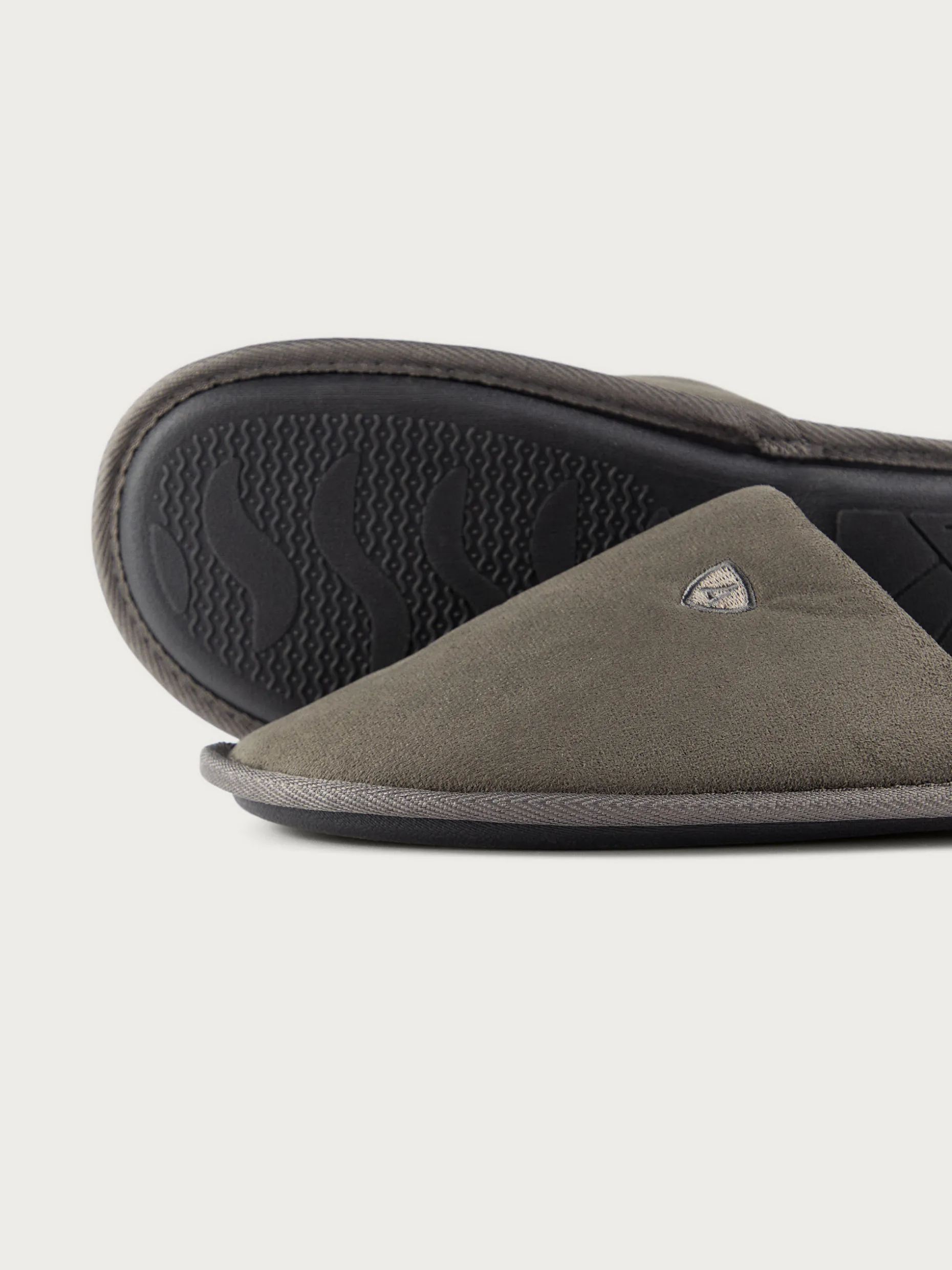 Sneakers Antelina di Álvaro Moreno - Design Elegante e Prezzo Conveniente